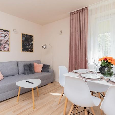 Mokotow Apartments Reytan By Noclegi Renters Warschau Buitenkant foto