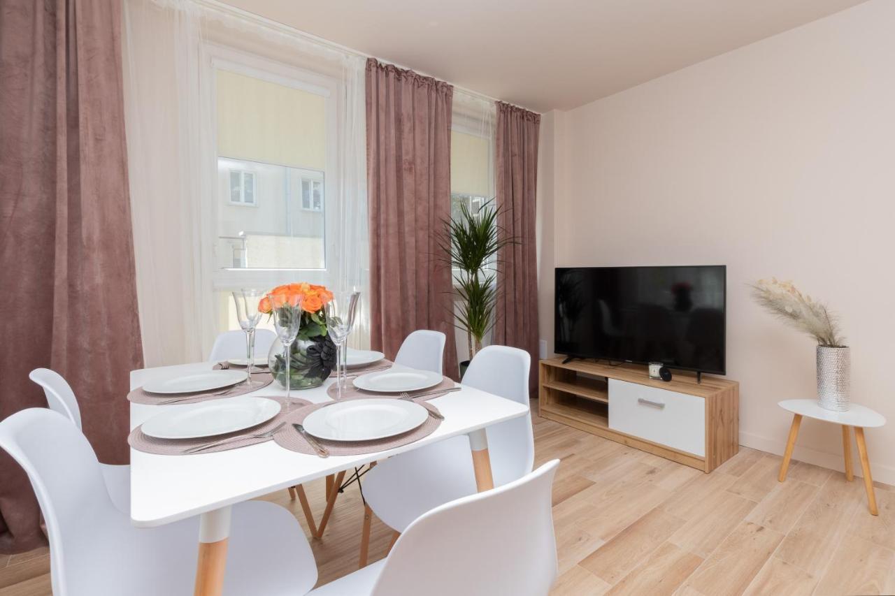 Mokotow Apartments Reytan By Noclegi Renters Warschau Buitenkant foto