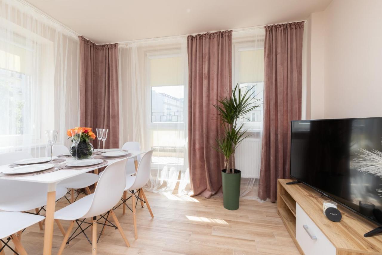 Mokotow Apartments Reytan By Noclegi Renters Warschau Buitenkant foto