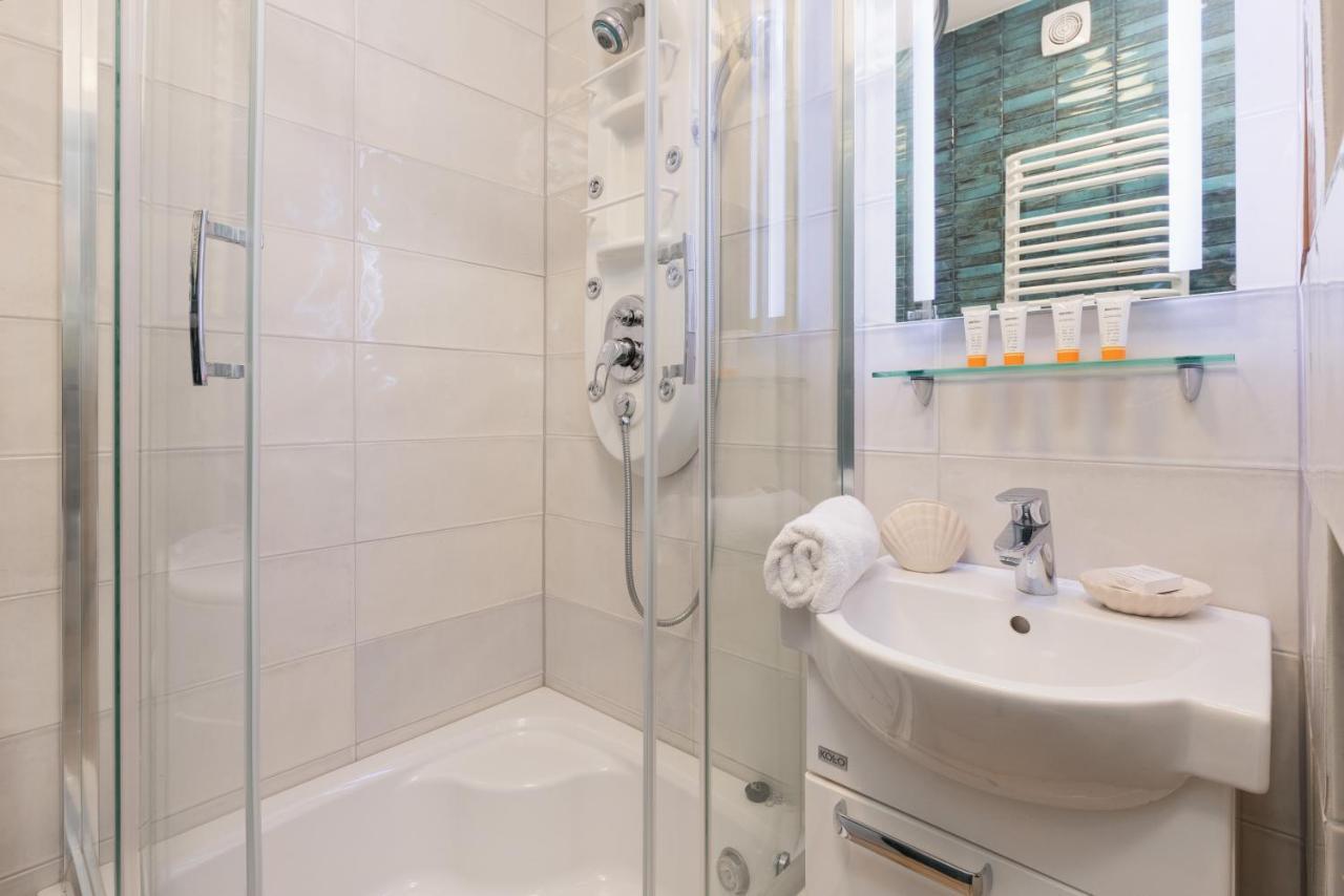 Mokotow Apartments Reytan By Noclegi Renters Warschau Buitenkant foto
